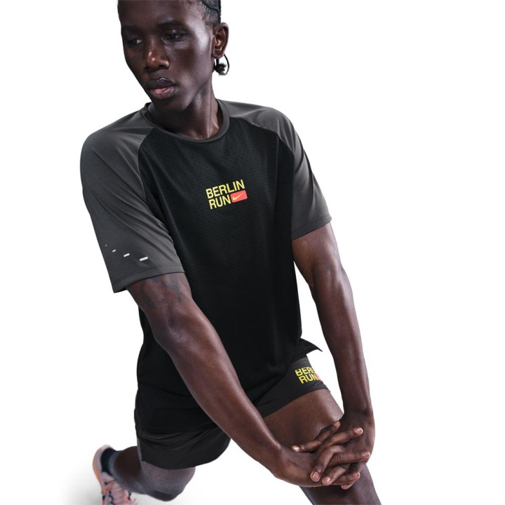 Nike T-Shirt Running City Marathon Stride Ss Nero Anthracite Uomo