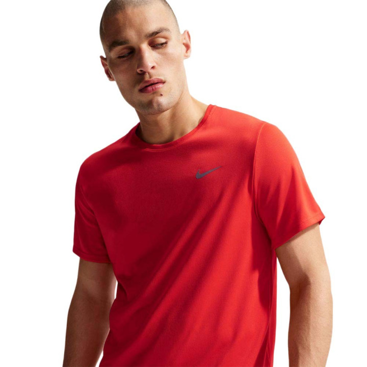 Nike T-Shirt Running Df Miler Lt Crimson Argento Uomo