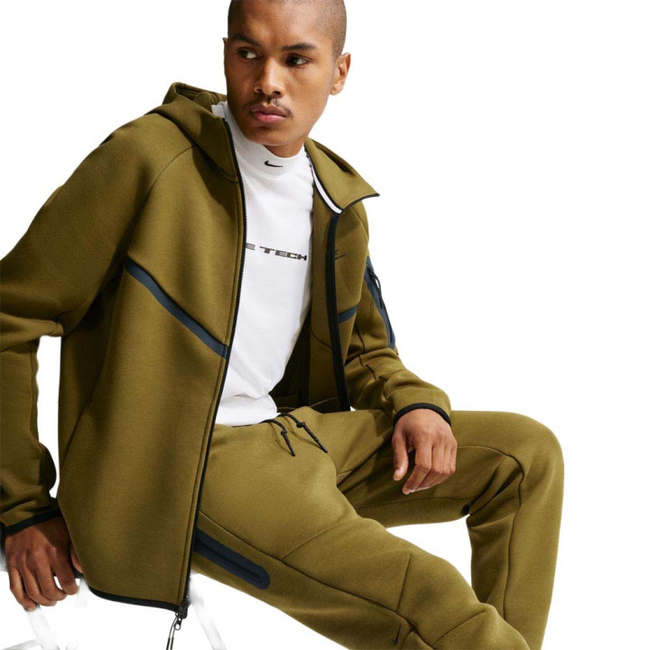 Nike Tech Pantaloni Con Polsino Verde Uomo