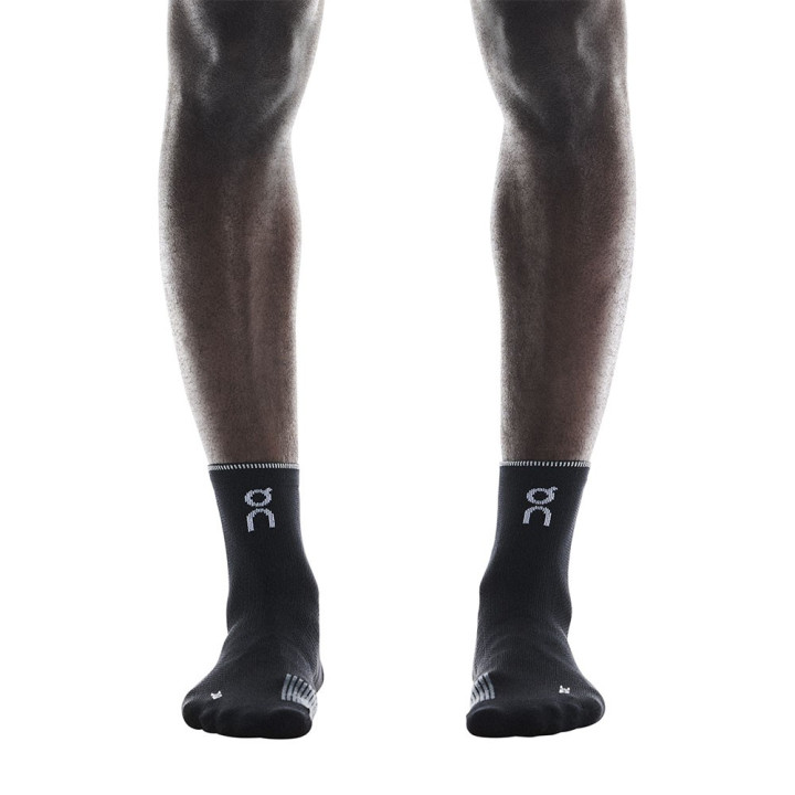 On Calze Running Performance Mid Nero